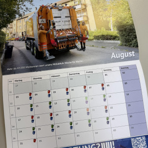 August-Kalenderseite des neuen HEB-Kalenders vergrössern